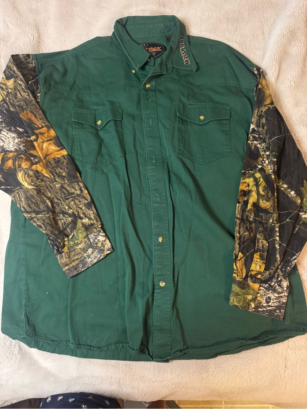 Green Button-Up Shirt with Camouflage Sleeves Mossy oak long sleeve